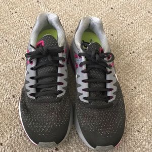 Nike zoom structure 20 running shoes